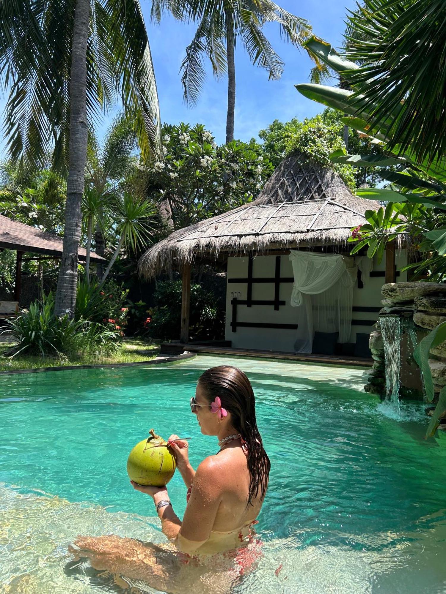Villa Bhuvana With Private Swimming Pool กีลีตราวางัน ภายนอก รูปภาพ