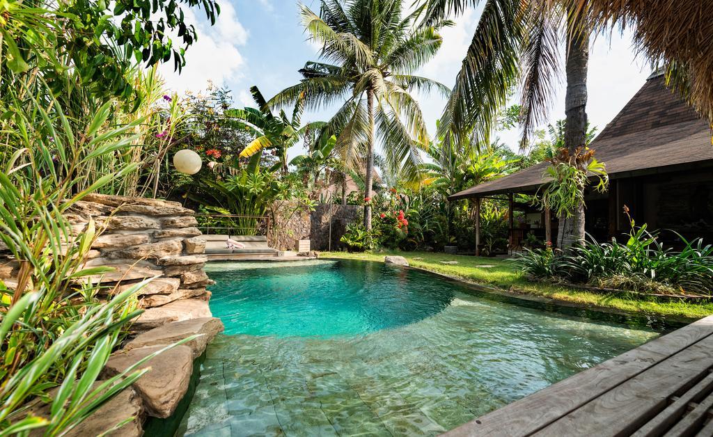 Villa Bhuvana With Private Swimming Pool กีลีตราวางัน ห้อง รูปภาพ