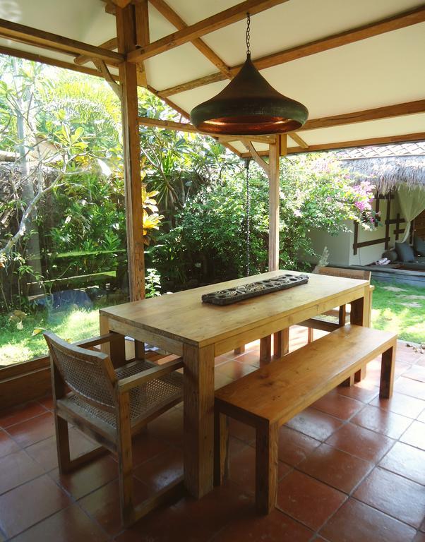 Villa Bhuvana With Private Swimming Pool กีลีตราวางัน ภายนอก รูปภาพ