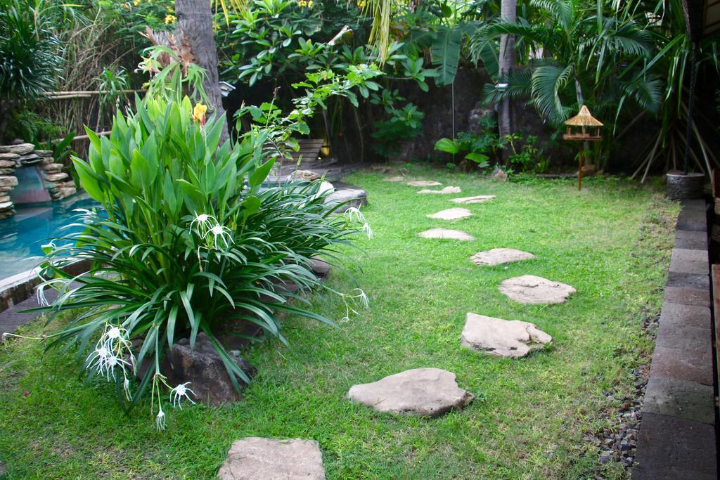 Villa Bhuvana With Private Swimming Pool กีลีตราวางัน ภายนอก รูปภาพ