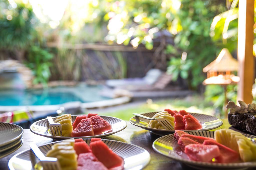 Villa Bhuvana With Private Swimming Pool กีลีตราวางัน ภายนอก รูปภาพ