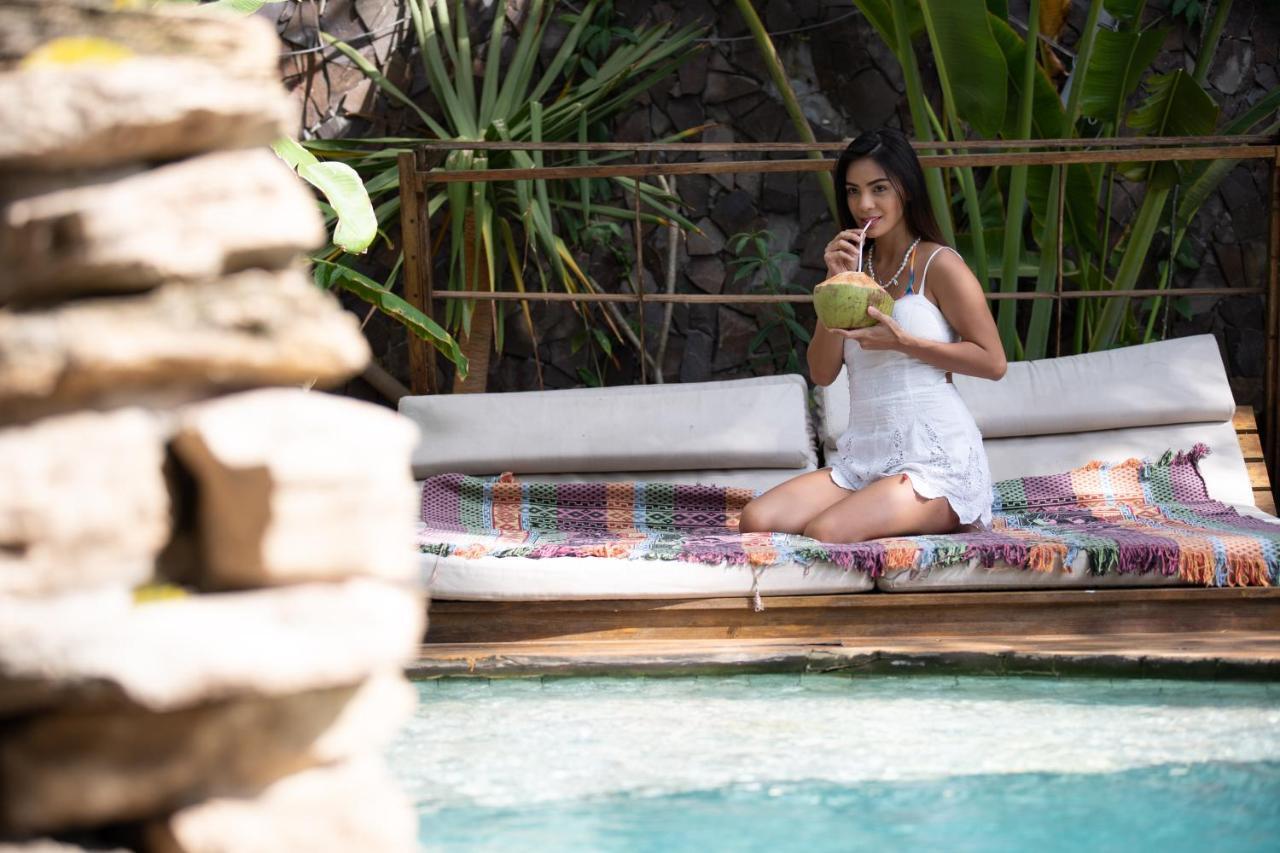 Villa Bhuvana With Private Swimming Pool กีลีตราวางัน ภายนอก รูปภาพ